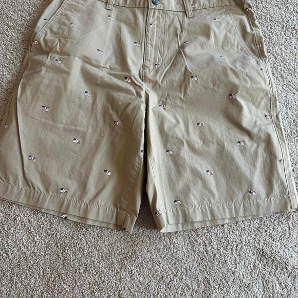 Eddie Bauer Khaki Shorts - Picture 1 of 3